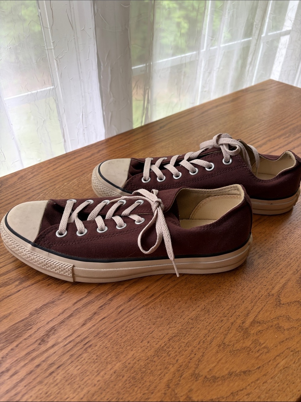 Converse Low-Top Canvas Sneakers in chocolate brown. Size 9 women’s.